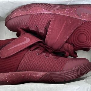 Kyrie 2 ‘Red Velvet’